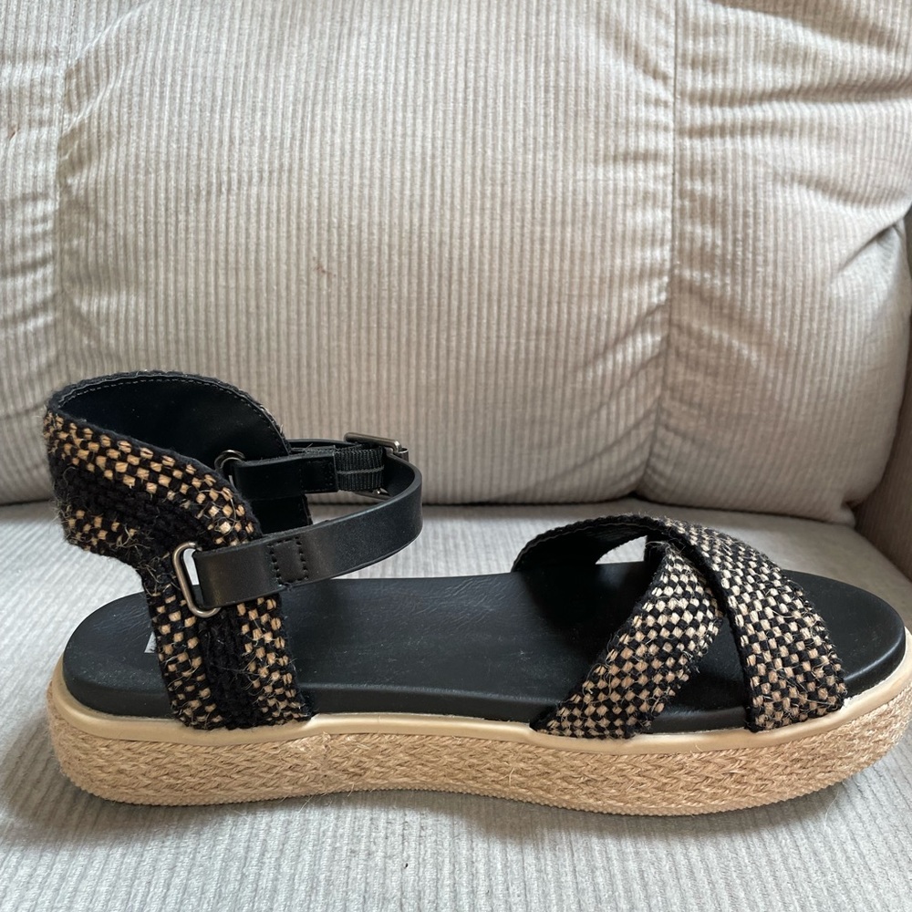 NWOT Mia Zyndi Flatform Black Size 7.5 Stitch Fix